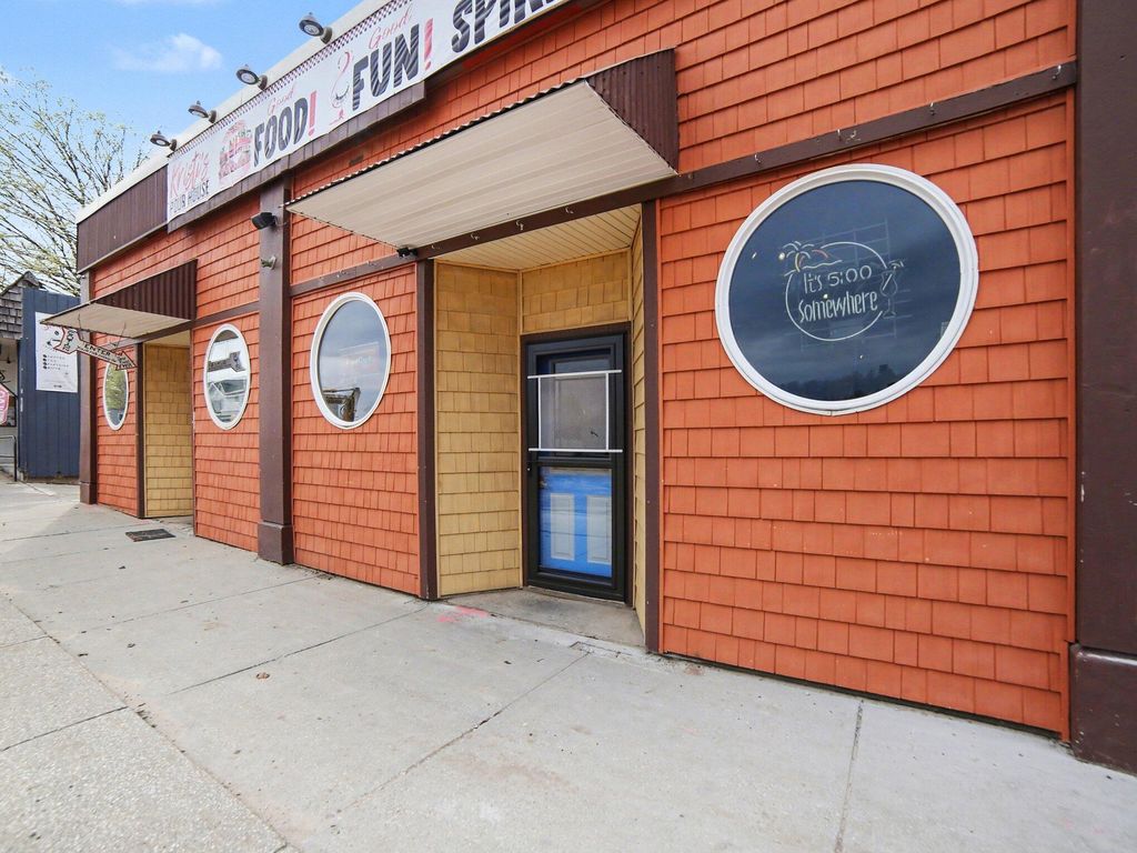 211 E Main Street, Hart city