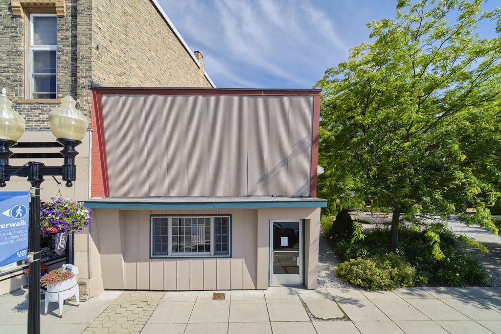323 River Street, Manistee city