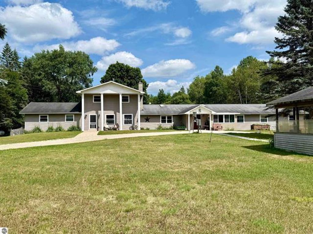 2035/2085 S 33 1/2 Road, Selma township