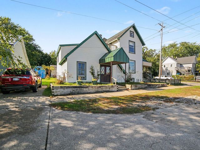 210 Cleveland Street, Manistee