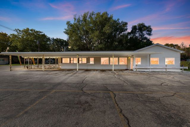 5036 Paw Paw Lake Road, Coloma
