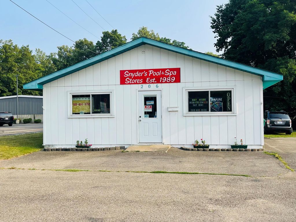 206 E State Street, Cassopolis village