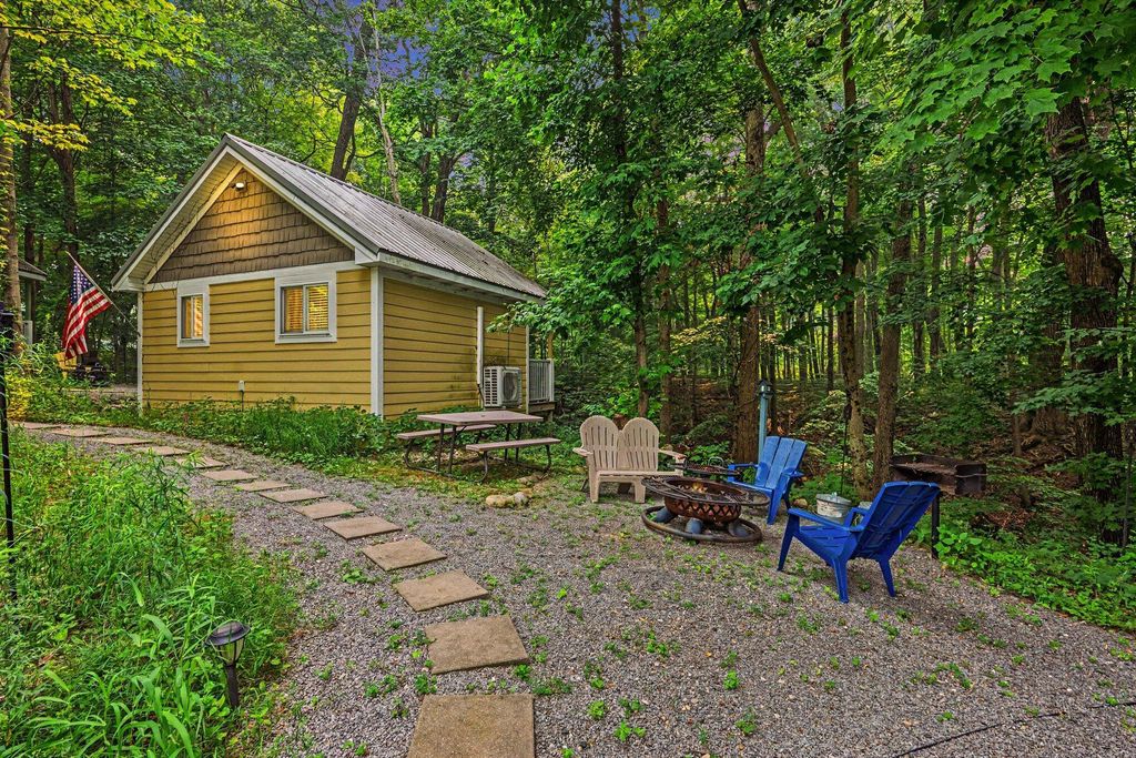 57440 Michigan 40, Newberg township