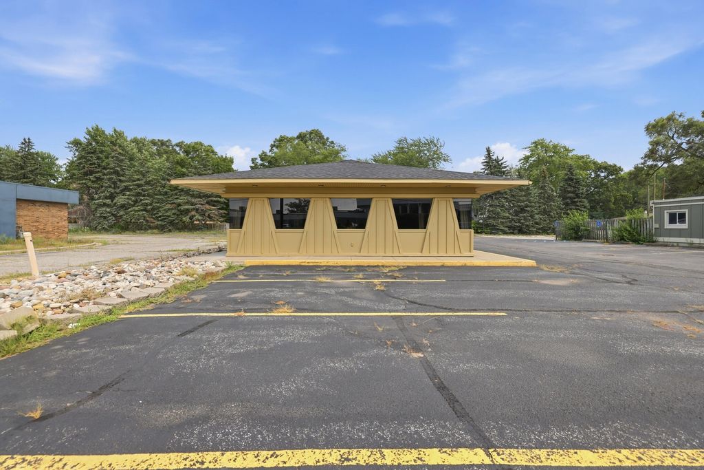 4318 Grand Haven Road, Norton Shores city