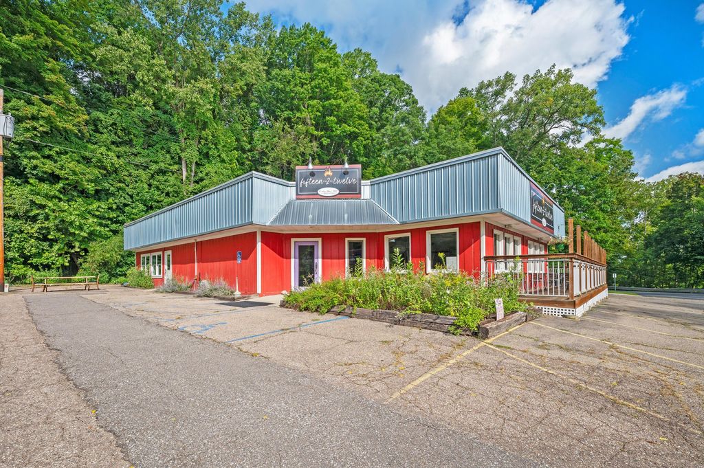 15212 N Red Bud Trail N, Buchanan township