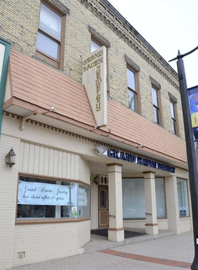 224 Washington Avenue, Grand Haven