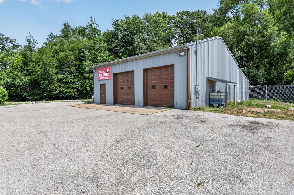5600 Holton Road, Dalton township