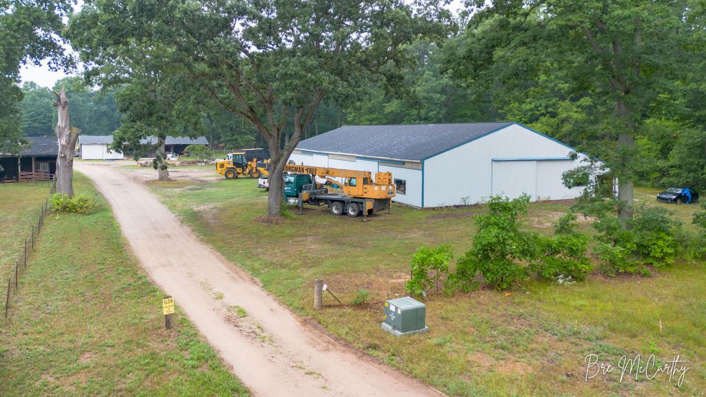 1617 S Hilton Park Road, Egelston township