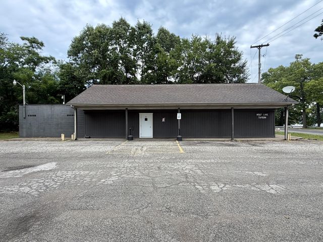 27 S Wolf Lake Road, Muskegon