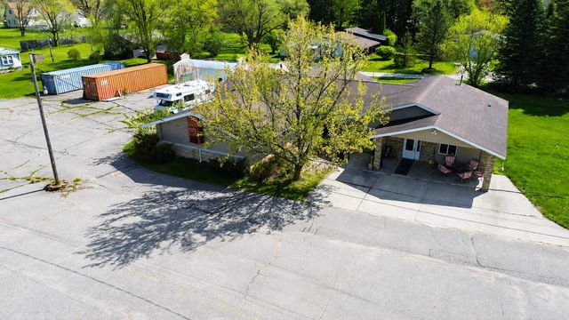 6065 Howard City Edmore Road, Vestaburg