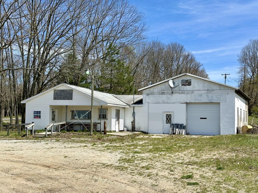 6390 N Comstock Avenue, Beaver township