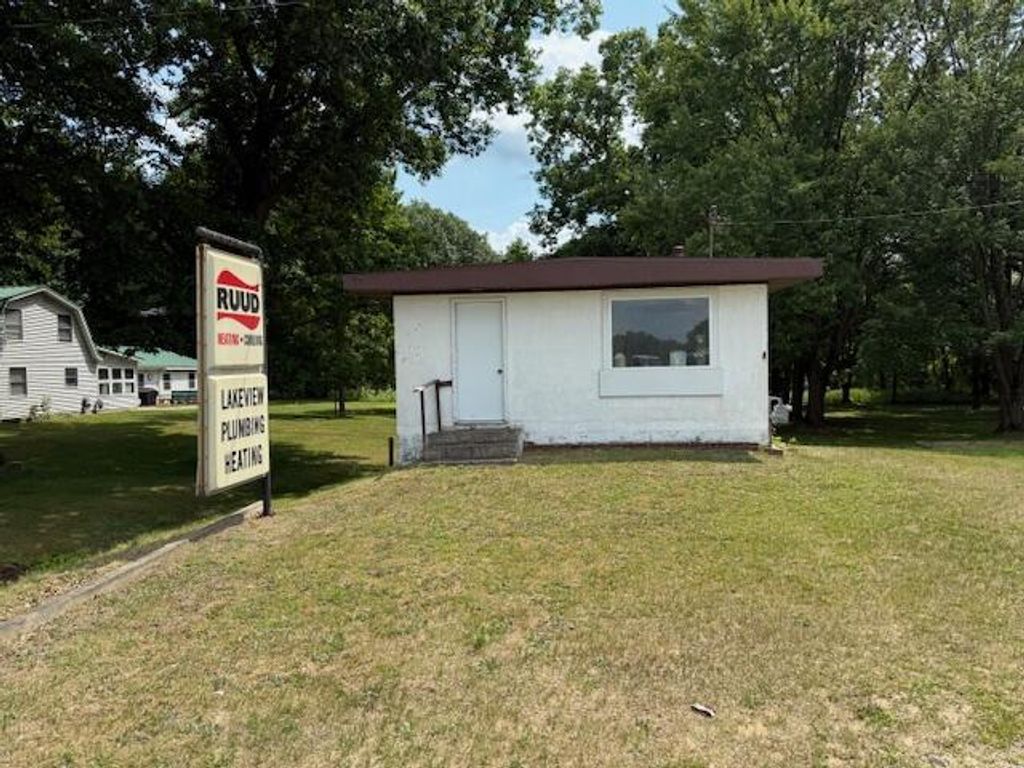 9743 W Howard City Edmore Road, Cato township