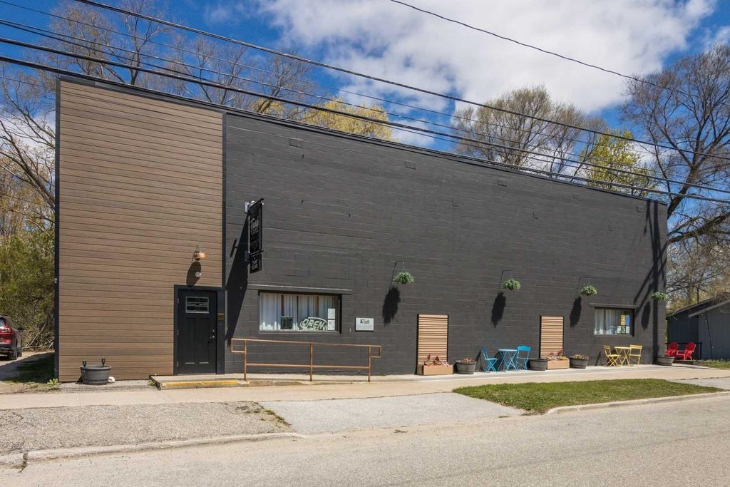 201 E Broad St, Kearney township