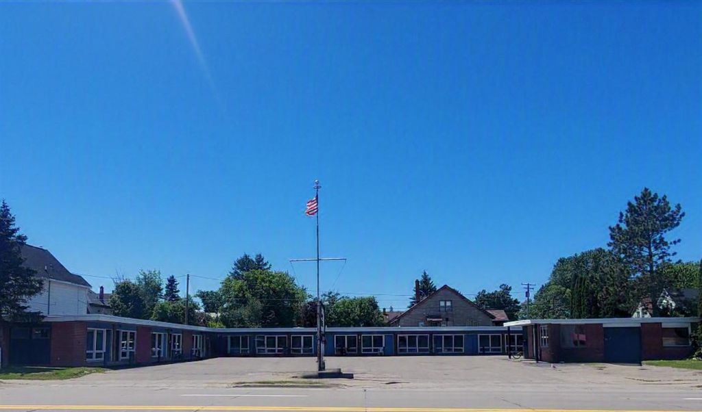1800 Ashmun, Soo township