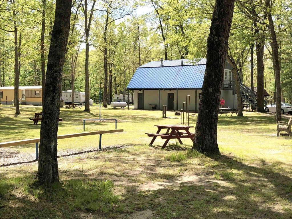 9581 N Brooks, Elk township