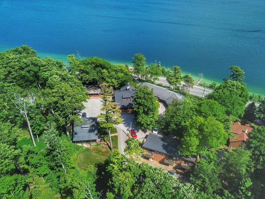 1757 N Manitou, Leland township