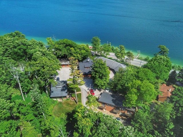 1757 N Manitou, Leland