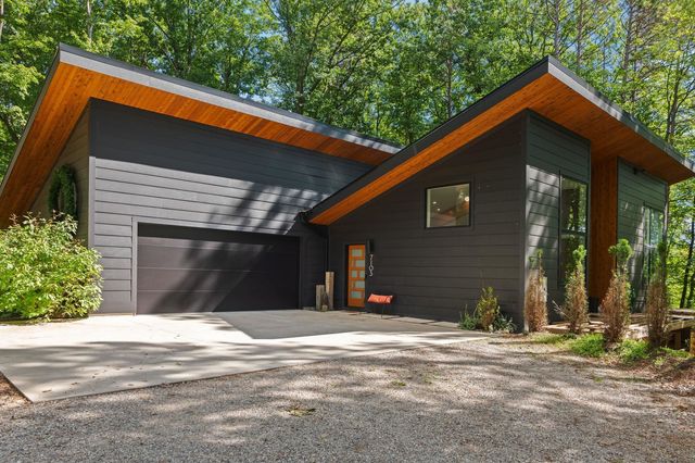 7103 Lake View, Lake Ann