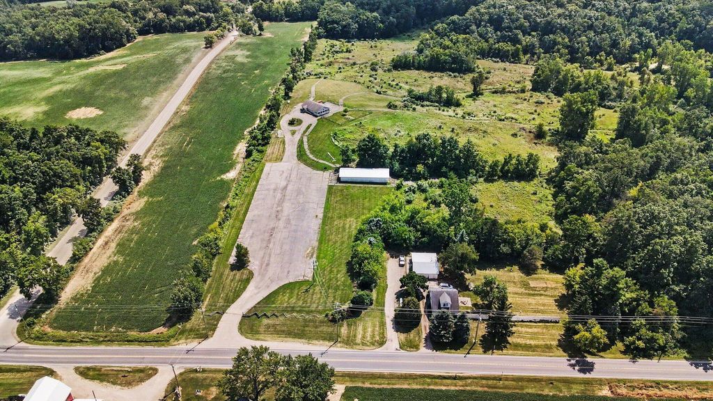 8753 Pleasant Lake Road, Freedom township