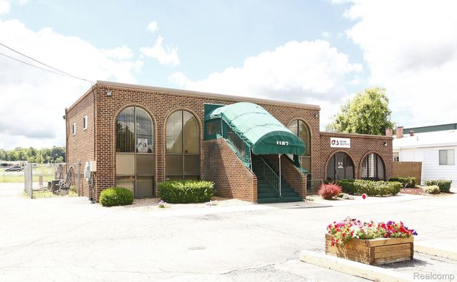 1187 W Bristol Rd, Flint
