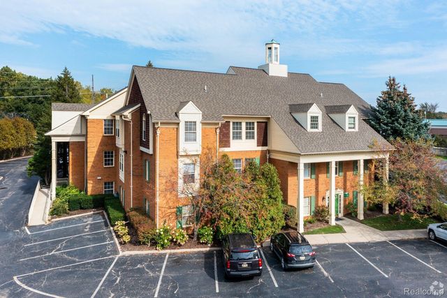 37899 W 12 Mile Rd 320, Farmington Hills