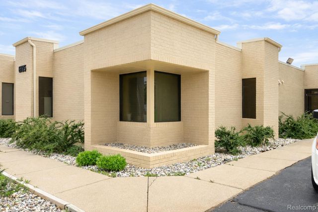 6695 Highland Rd 200, Waterford