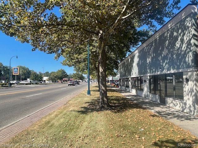 29916 Ford Rd, Garden City