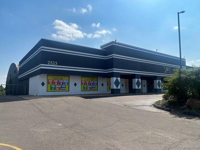 2523 Elizabeth Lake Rd, Waterford