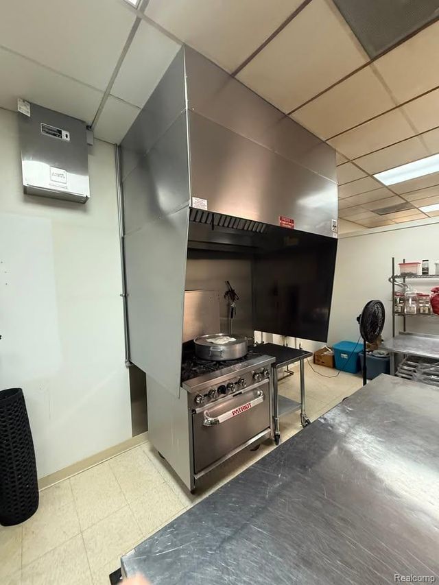 27811 5 Mile Rd, Livonia