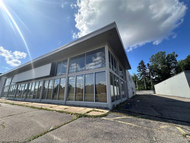 23140 W 8 Mile Road, Southfield