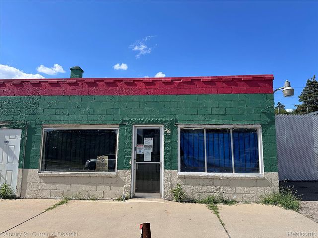 20854 W 8 Mile Road, Southfield