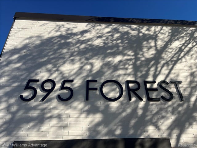 595 Forest Avenue 8b, Plymouth city