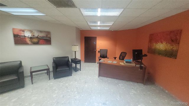 20800 Southfield Road 140, Southfield