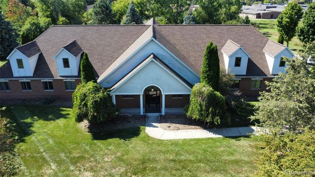 1225 W Grand River Avenue, Howell