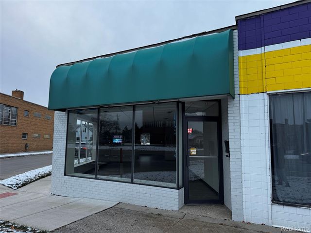 27333 Gratiot Avenue, Roseville