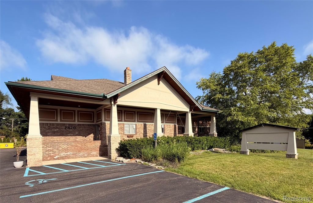 2400 Union Lake Road, Commerce charter township