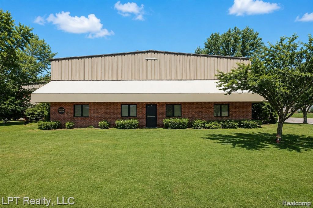 8000 Park Place, Green Oak township