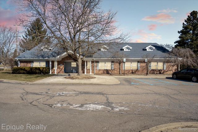 1425 S Graham Road, Flint
