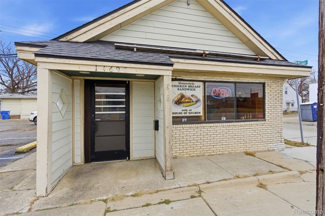 14693 E 8 Mile Road, Warren