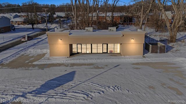 8498 Wayne Road, Romulus