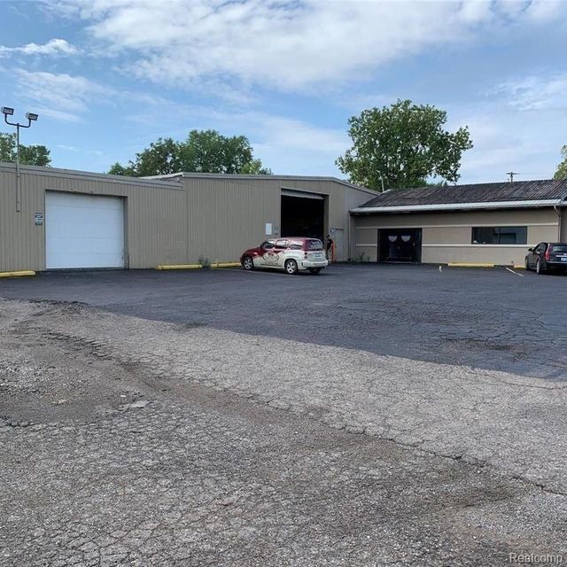 2632 Lippincott Boulevard, Flint