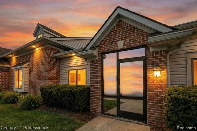 7457 M E Cad Boulevard 100, Clarkston