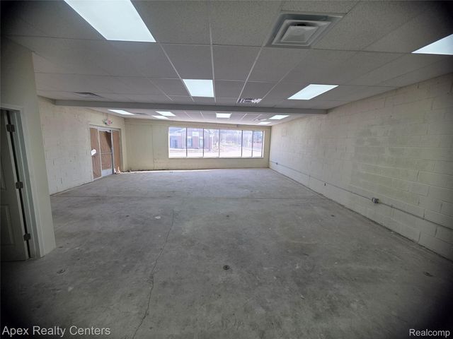 2262 S Wayne Rd Road, Westland