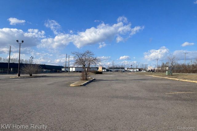 20800 Groesbeck Highway, Warren