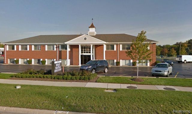 2820 W Maple Road 222, Troy