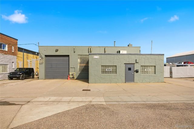 22728 Hoover, Warren