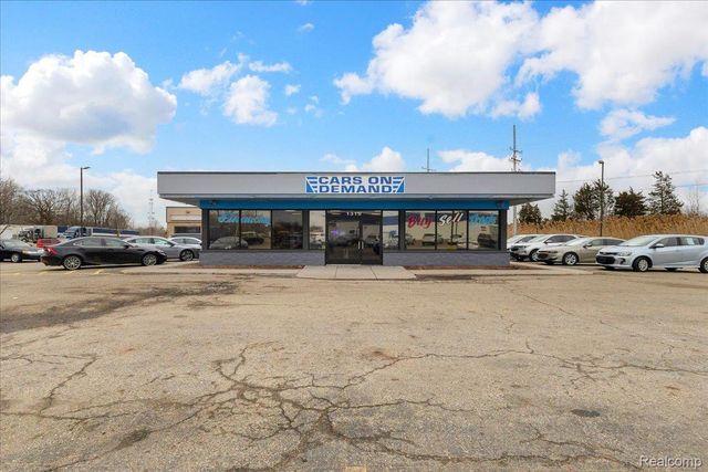 1315 S Waverly Road, Lansing