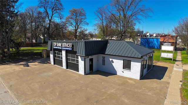 4438 S Wayne Road, Wayne
