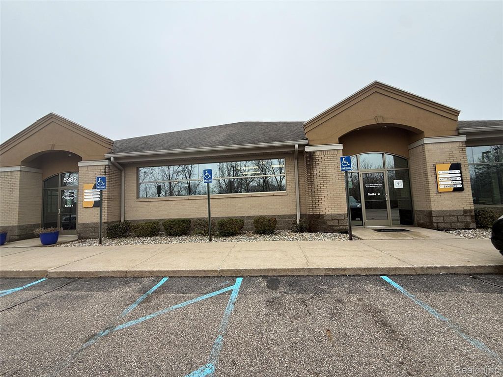 8382 Holly Road 2 B, Grand Blanc charter township