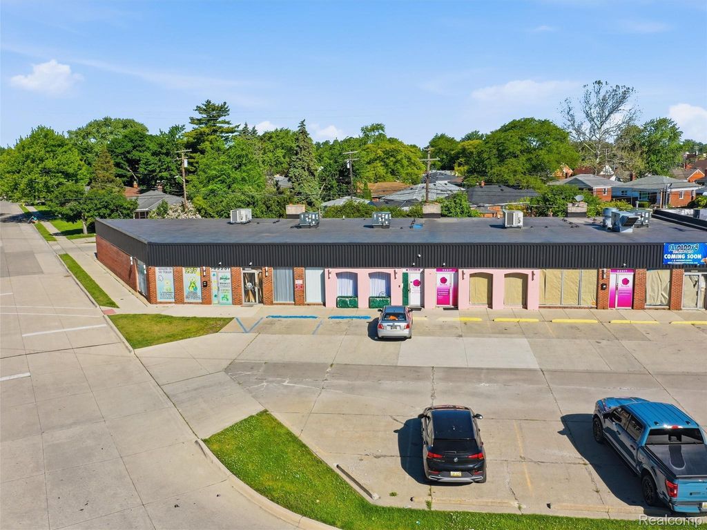 22209 Kelly Road, Eastpointe city
